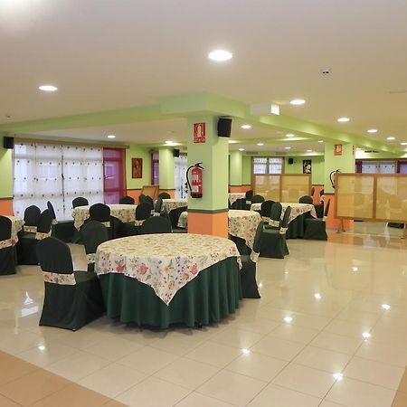 Hotel Restaurante Pizzeria Abc Laracha Bagian luar foto