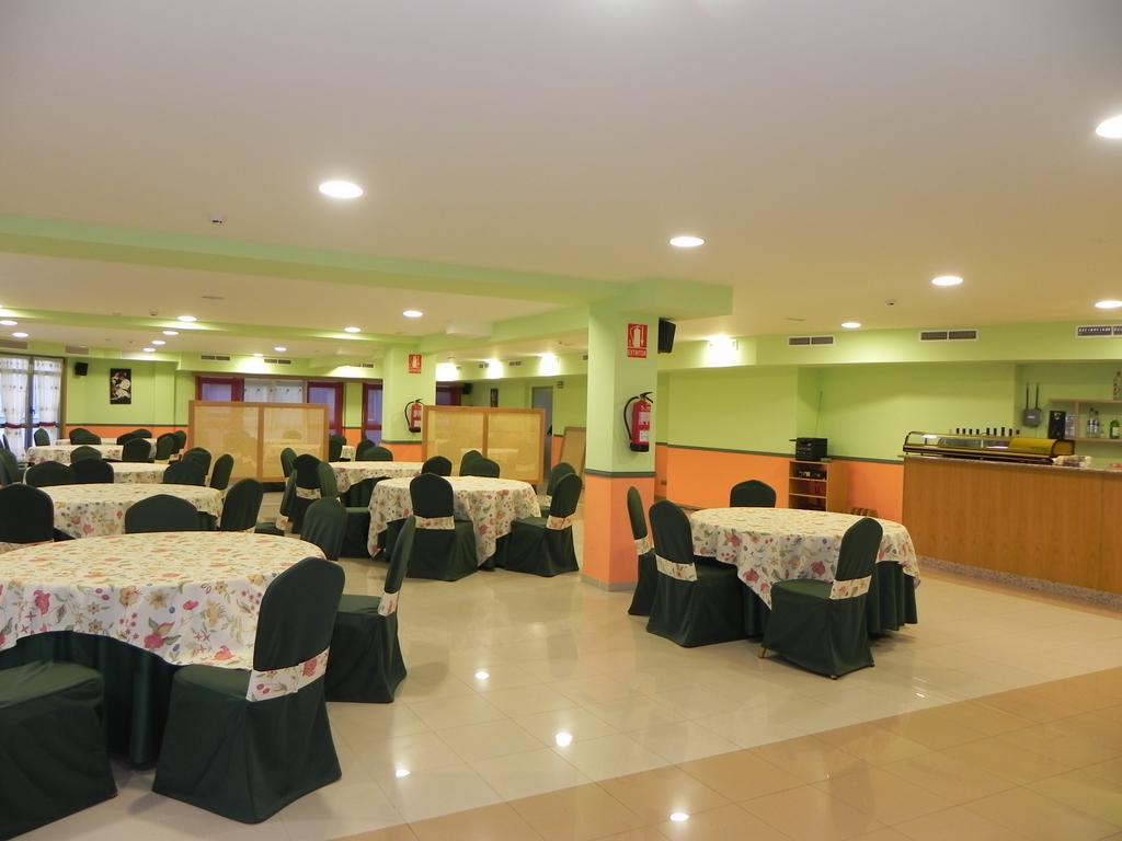 Hotel Restaurante Pizzeria Abc Laracha Bagian luar foto